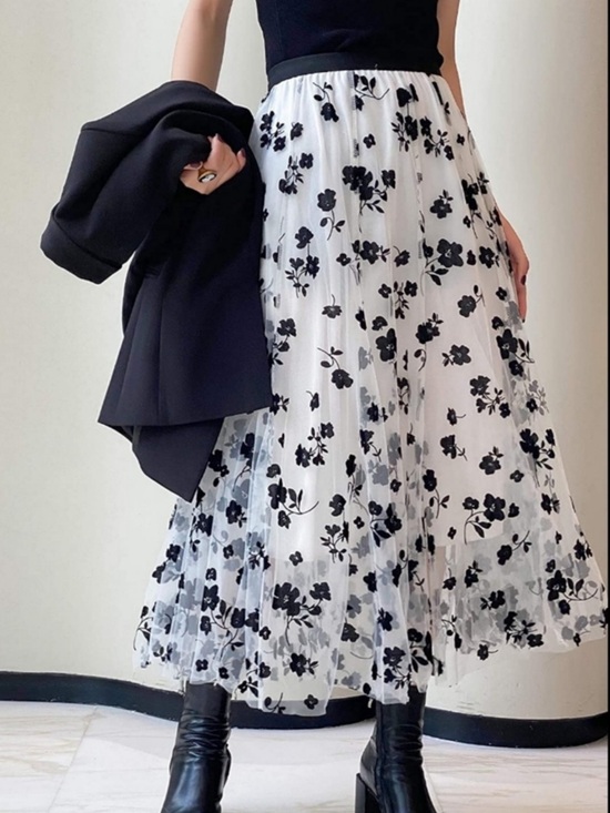 The Unbranded Brand Dresses & Skirts - Unbranded Black Floral Appliqué Tulle Lined Skirt Boho Whimsical Balletcore Chic